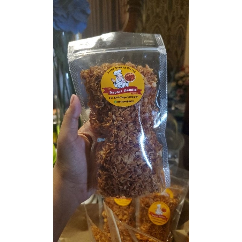 

Bawang goreng/ brambang goreng. Original, tanpa campuran. Gurih dan garing.