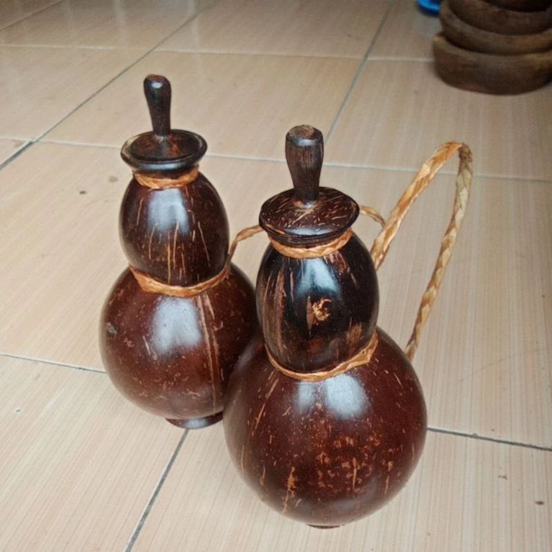 KEMPIS BOTOL AIR MINUM BATOK KELAPA TUA/ KENDI BATOK KELAPA