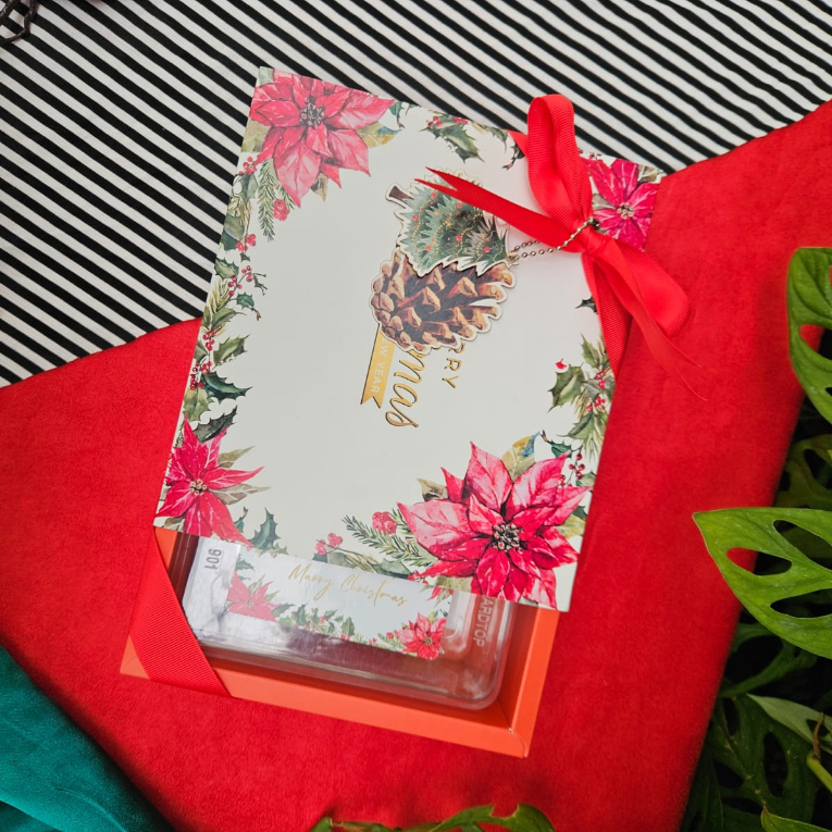 

BOX UK 22 X 12 X 7 CM PREMIUM KOTAK KUE NATAL TAHUN BARU