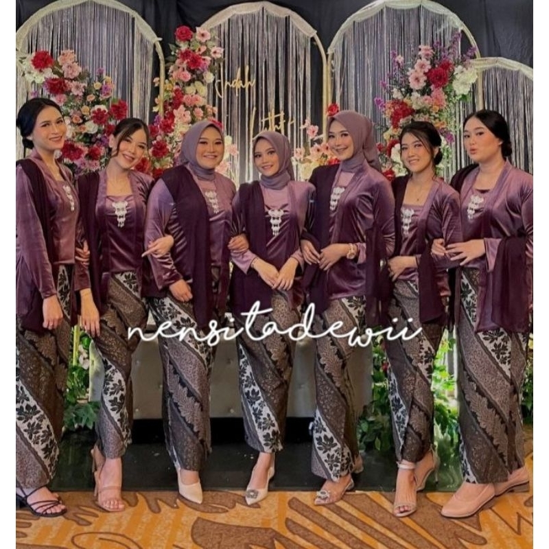 (Bridesmaid, UT) 1 SET Kebaya + Rok Plisket / Model Kutubaru, Bludru