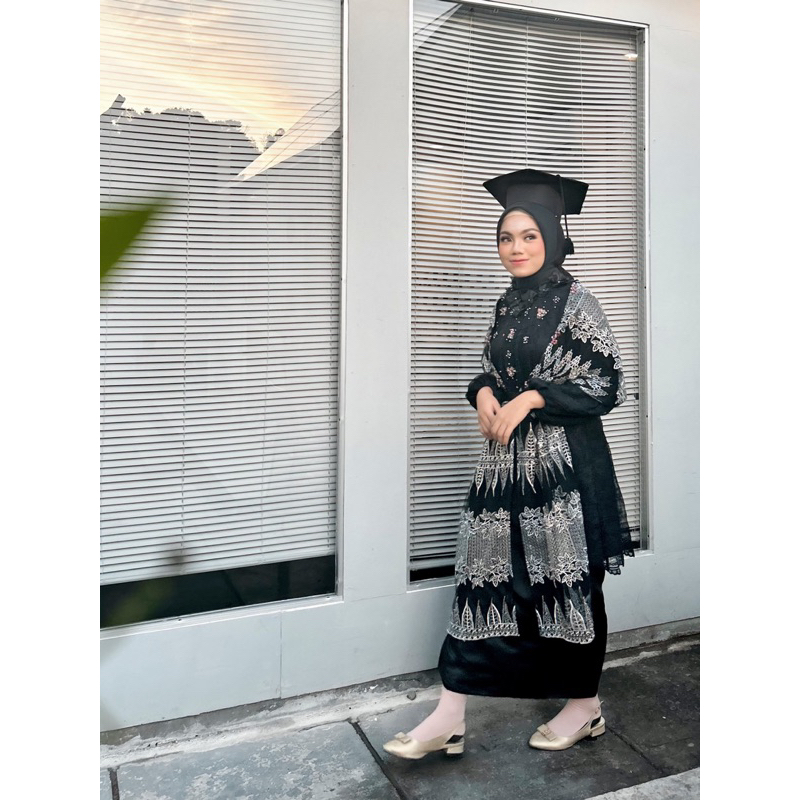 sewa kebaya ivory wisuda lamaran fullset