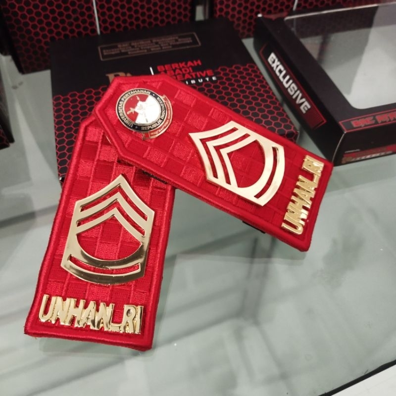 Chevron Unhan /Pangkat PDU UNHAN CHEVRON 3-3 Kain merah Pangkat PDU UNHAN CHEVRON 3-3 Kain merah Mew