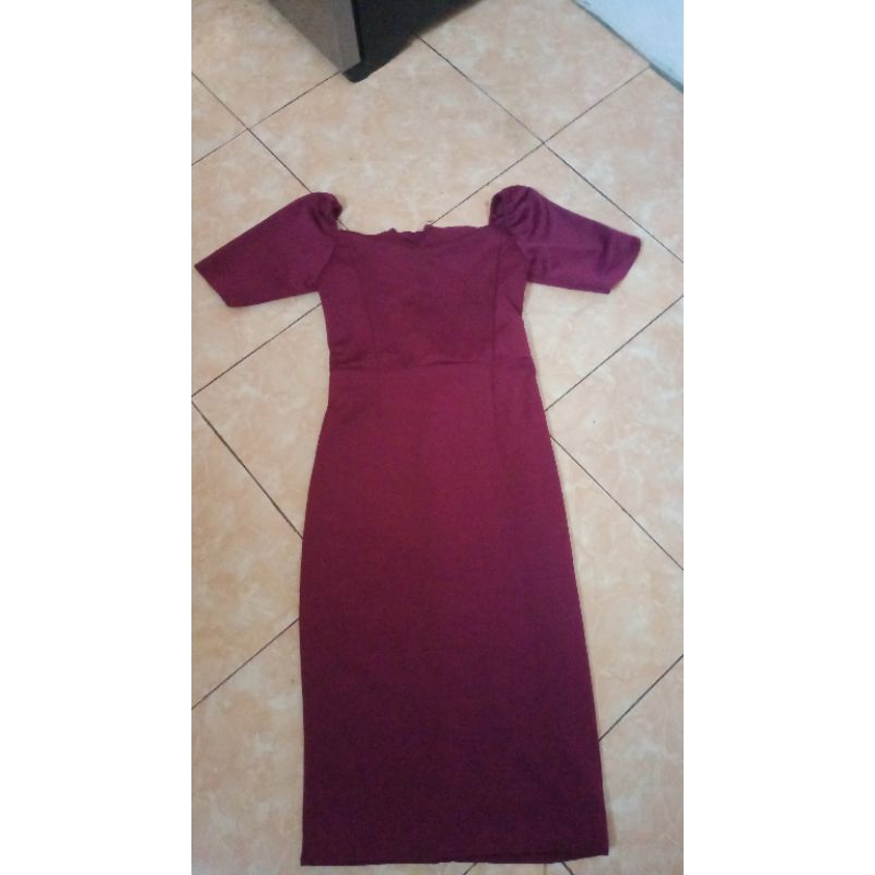 dress merah maroon