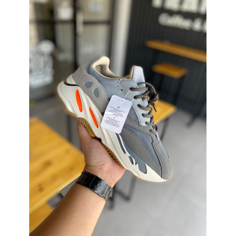 yeezy700 magnet