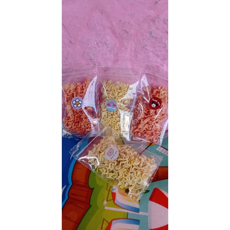 

MIE KREMES PAKET USAHA ISI 10 , MIE PEDAS / MIE RASA JAGUNG MANIS