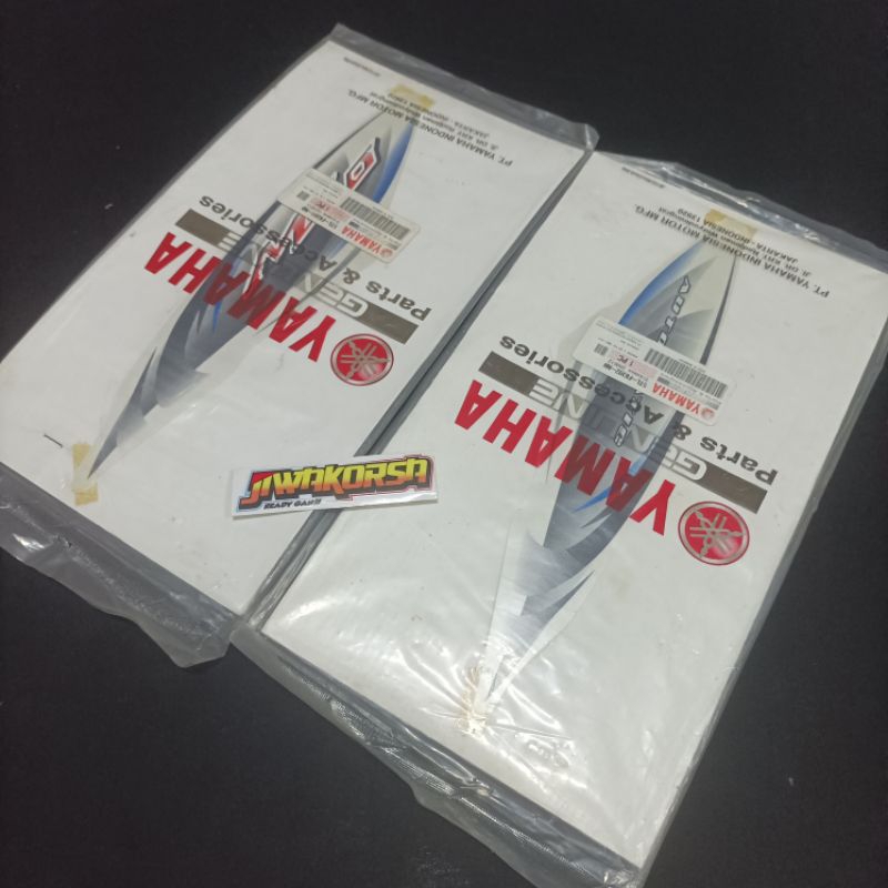 Striping Stiker Sticker Grapict List Body Bodi Tameng Depan Yamaha Mio Sporty 2007 Putih Original