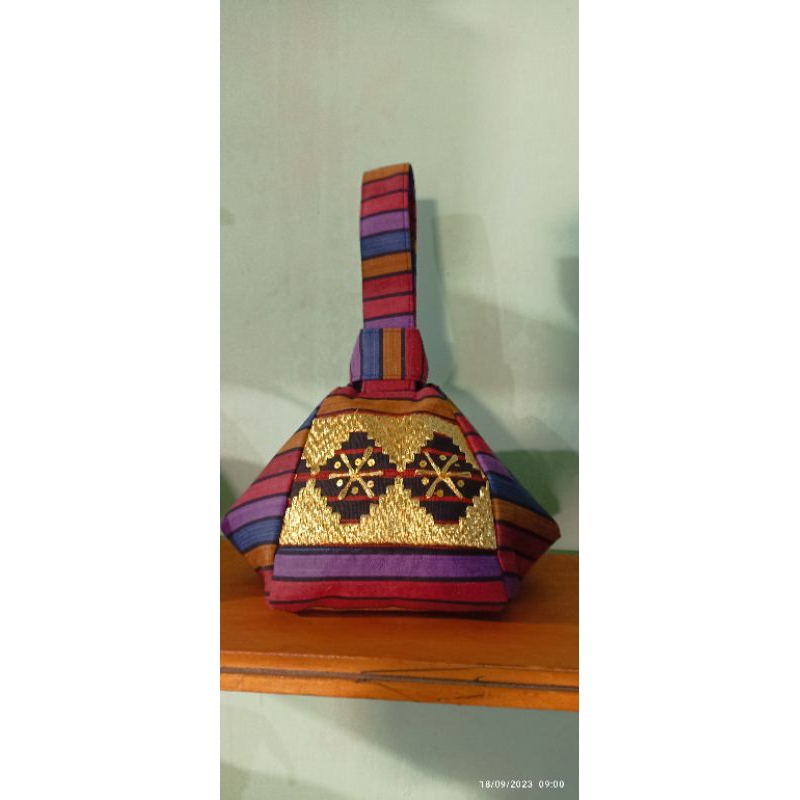 Tas Jinjing Knot Tapis