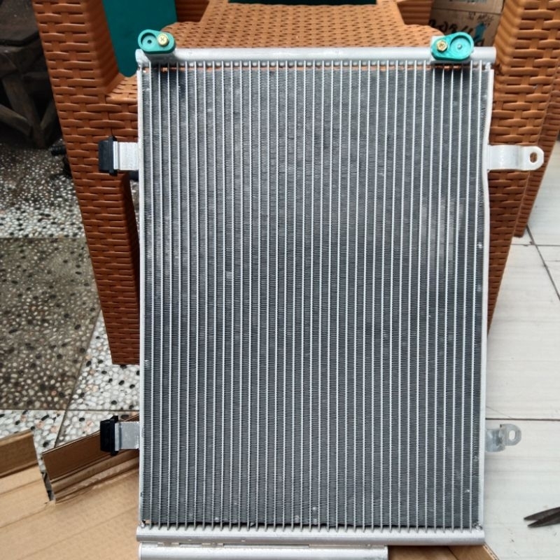 KONDENSOR AC MOBIL ERTIGA R3