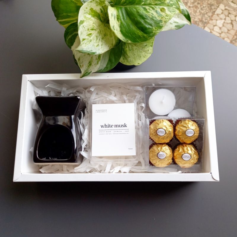 

Hampers (Medium Box C) Birthday, Valentine, Graduation, Lebaran, Christmas, etc.