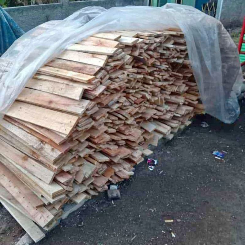 10 Pcs Kayu Sengon Bekas Palet / Kayu Packing Bekas Palet 110 Cm