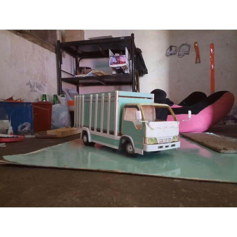 miniatur truk Isuzu elf skala 12