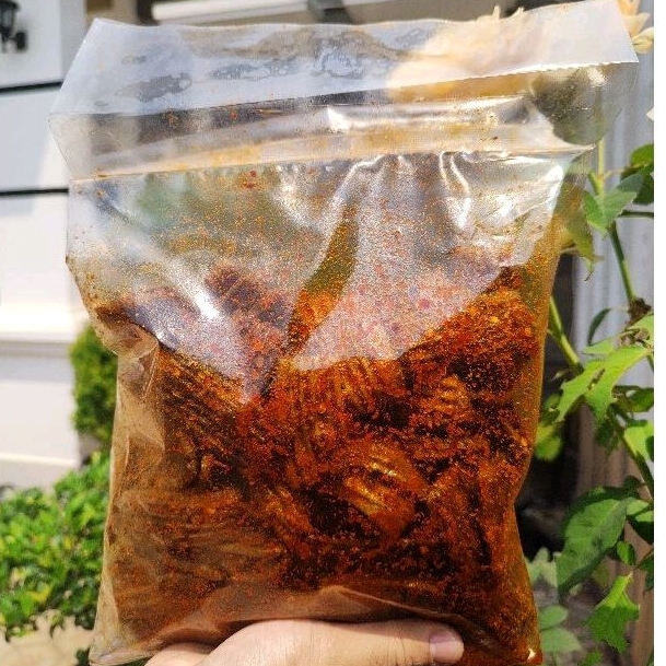 

Kerupuk jengkol pedas daun jeruk isi 500gram