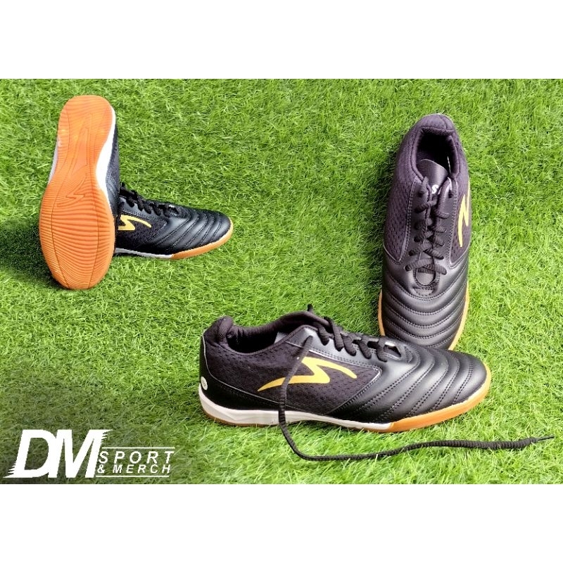 Futsal shoes Specs