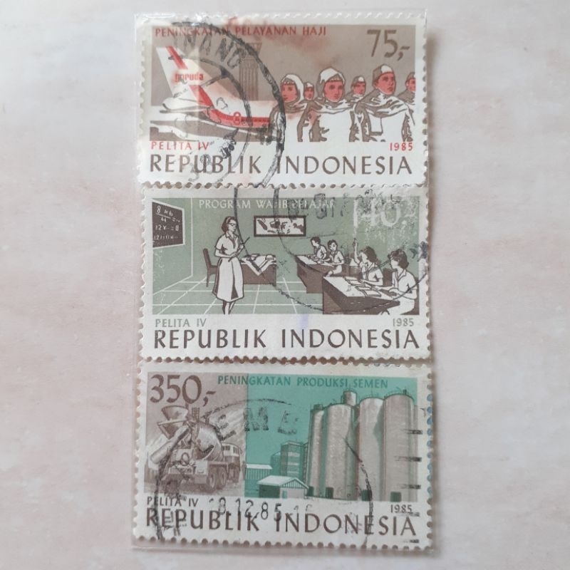 

(A) Perangko Indonesia Pelita IV Tahun 1985 set lengkap 3pcs