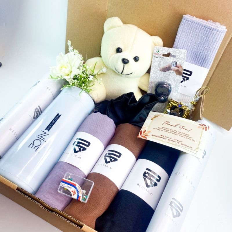 

GIFT KADO HAMPERS HADIAH ULANG TAHUN/ HAMPERS HIJAB GIFT SOUVENIR WISUDA/ HAMPERS GIFT BOX MURAH/ HAMPERS UNTUK CEWE/ KADO WISUDA BUAT PACAR/ HAMPERS UNTUK LEBARAN