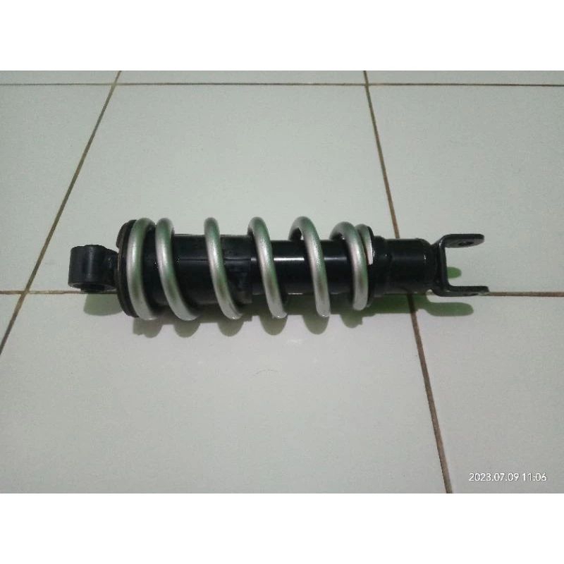 SHOCK BELAKANG MOTOR YAMAHA R 15 SOK SEKEN LAYAK PAKAI
