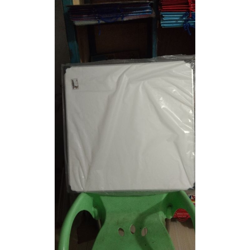 

PAPAN TULIS WHITEBOARD DINDING 60×60 PLUS SPIDOL DAN PENGHAPUS