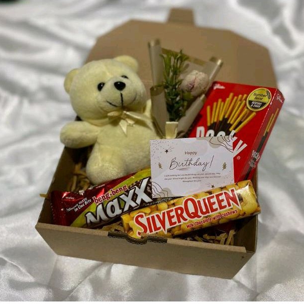 

KADO HAMPERS ULANG TAHUN PAKET HEMAT