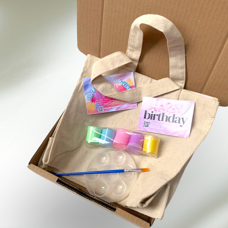 

HAMPERS TAS KANVAS JINJING PAINTING KIT PREMIUM MELUKIS TAS JINJING KANVAS MEWARNAI HAMPERS KADO ULANG TAHUN ULTAH ANAK DIY KREATIFITAS ANAK KREASI ANAK HADIAH GRADUATION ANNIVERSARI PERNIKAHAN
