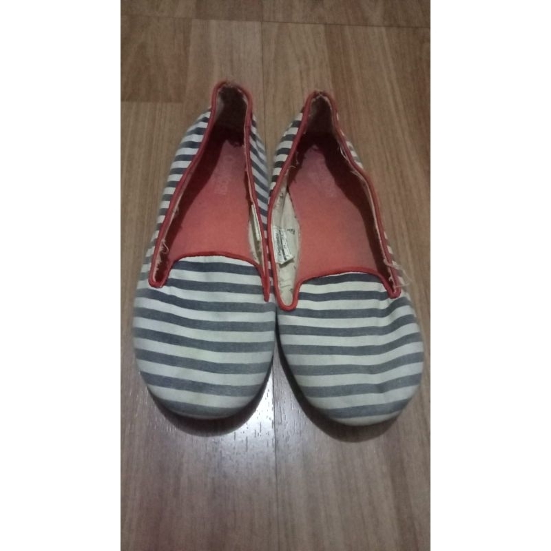 SEPATU KANVAS OSHKOSH ANAK PRELOVED