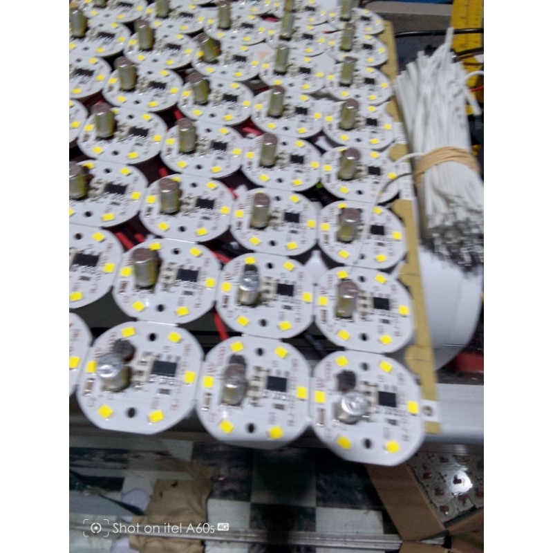 lampu LED 5watt 220 Vbahan aluminium lengkap dengan komponen super terang colok Ac nyala