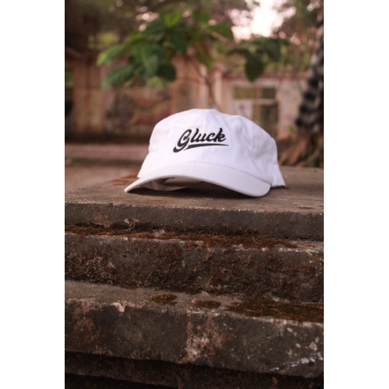 GLUCK DAD HAT//DAD HAT WHITE GLUCK//TOPI DAD HAT WARNA PUTIH DISTRO//gluckbali13