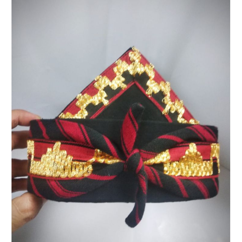 peci tapis kikat kepala