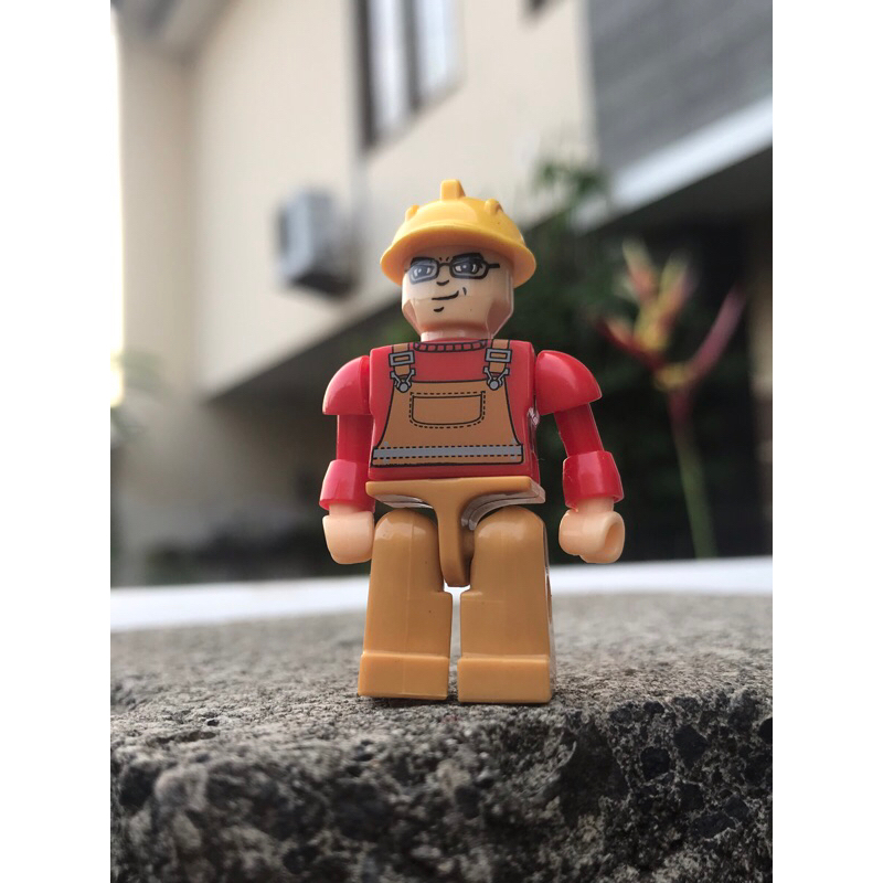 LEGO ORANG KONSTRUKSI
