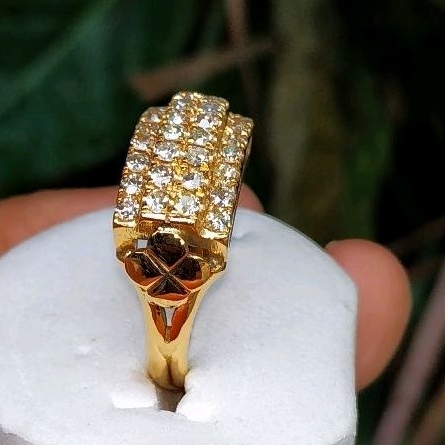Berlian Berkualitas Cincin Emas model Tangga