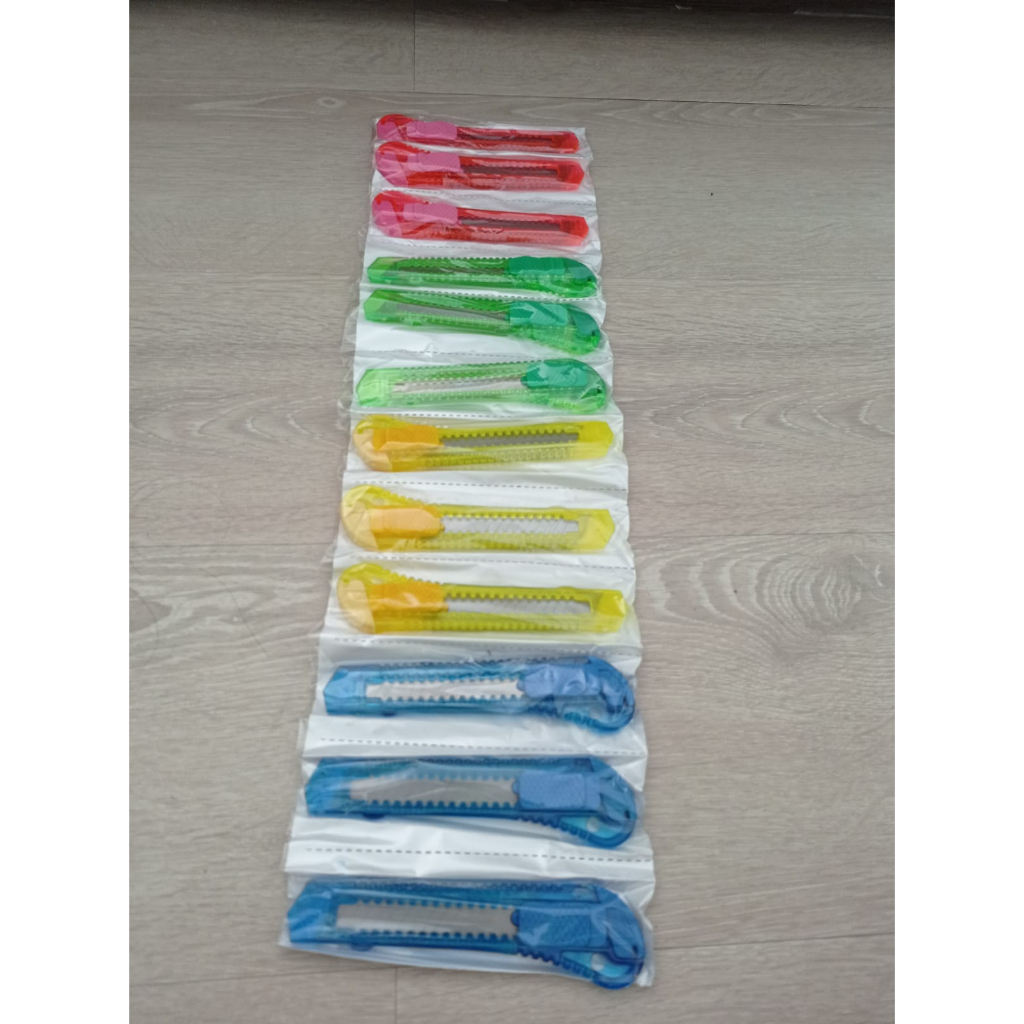 

Lie766 Cutter warna (besar) Office / Stationery