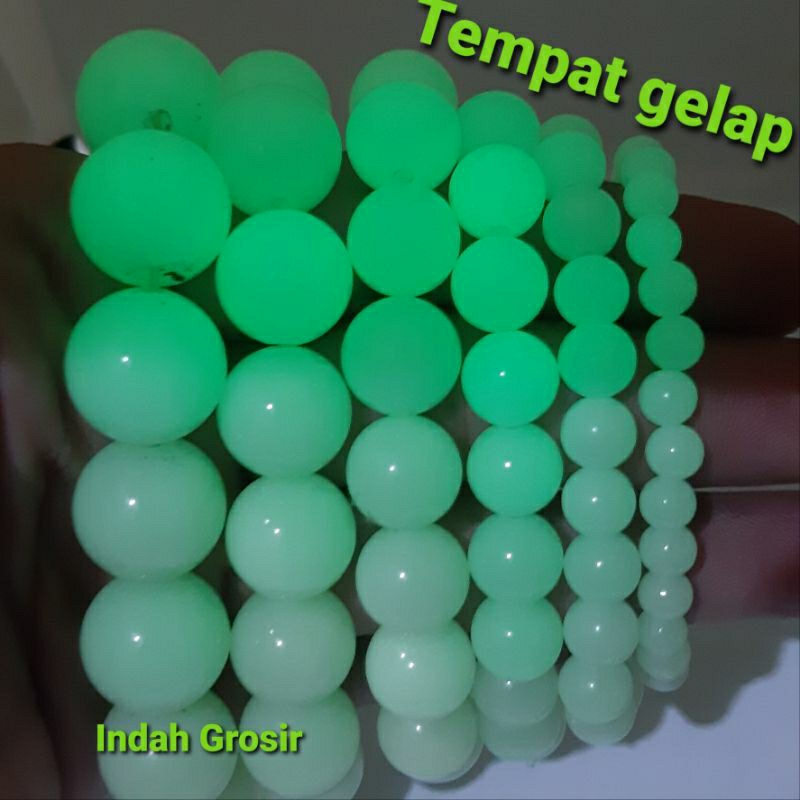 Gelang Batu Pospor Menyala  Di Tempat Gelap