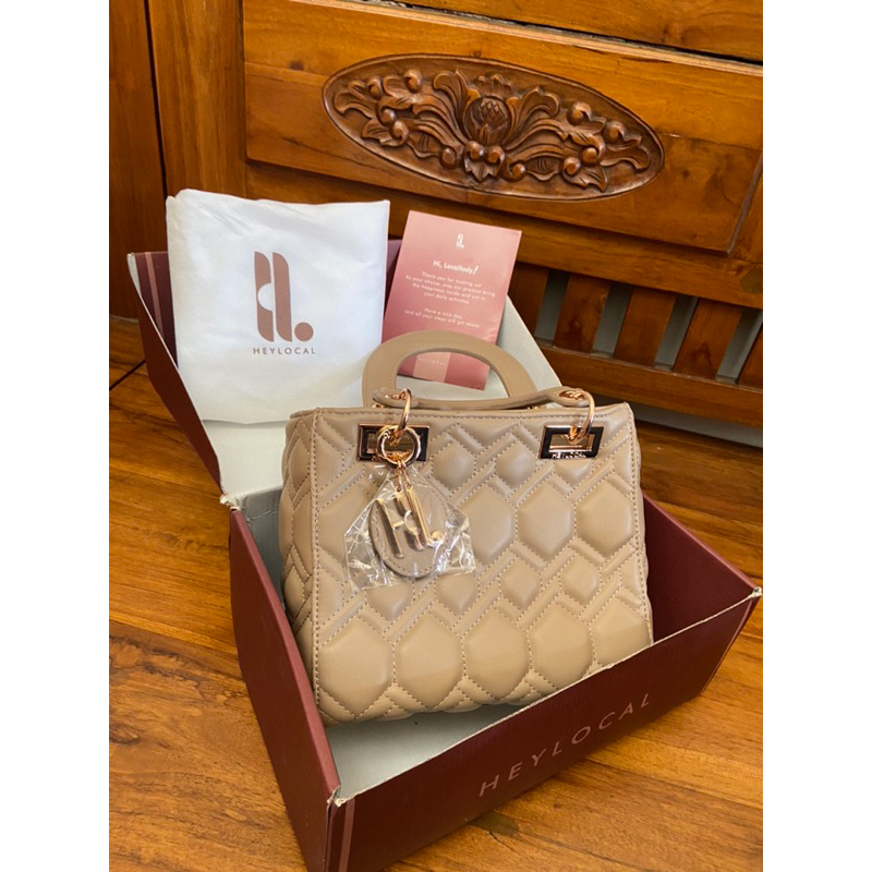 Bloom Bag Carnation - Heylocal.id