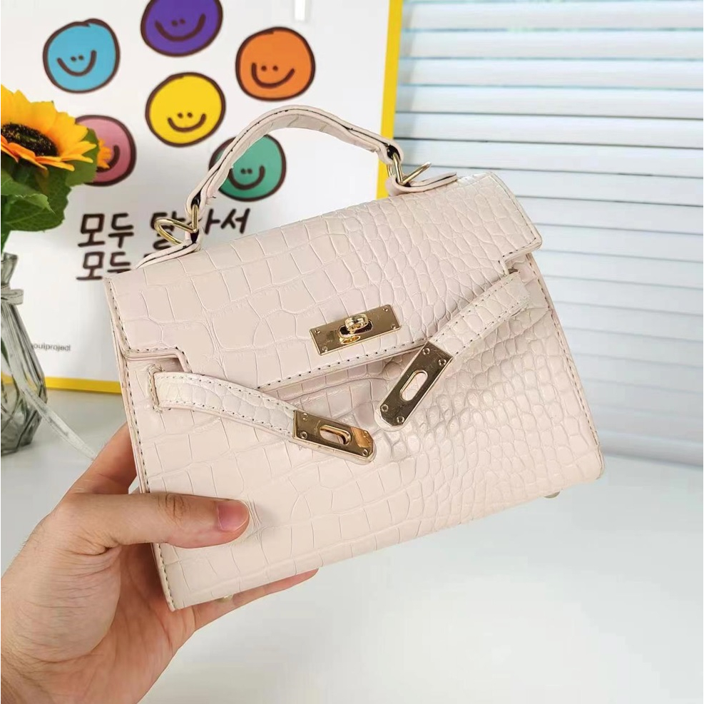 201183 Tas Selempang Wanita Import Slingbag Cewek1 KG MUAT 3 GT1335 BTH125452 CR7042 BQ2440 LT1509