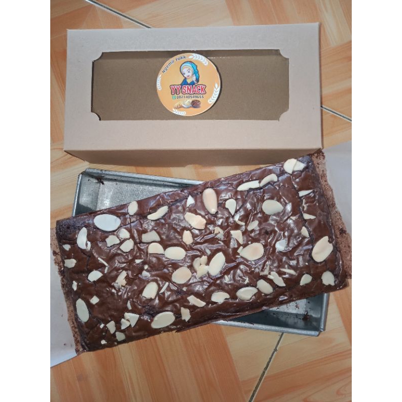 

Fudgy Brownies Panggang Almond Nyoklat 20x10