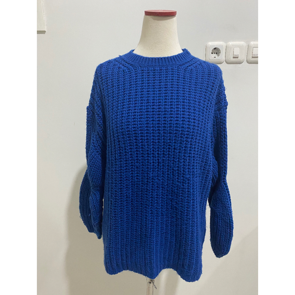 SWEATER BIRU BERSHKA ASLI ORIGINAL RAJUT MADE IN TURKEY MUSIM DINGIN PAKAIAN WANITA JAKET HANGAT BIR