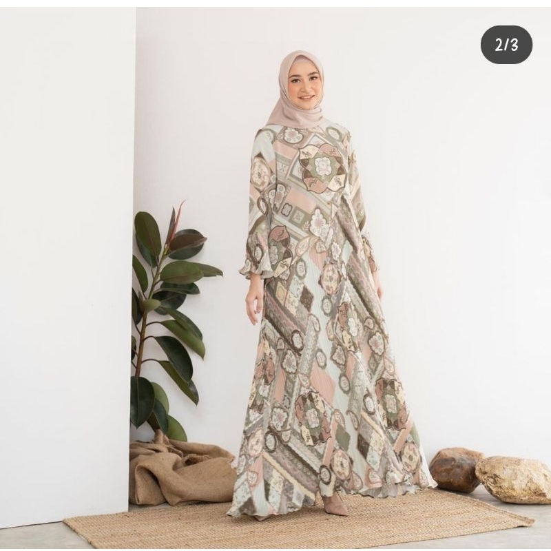 Preloved Sahara Dress Pleats Heaven Lights