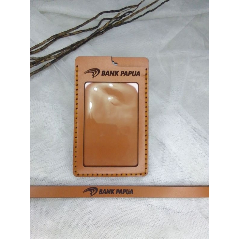 

NAMETAG KULIT HOLDER