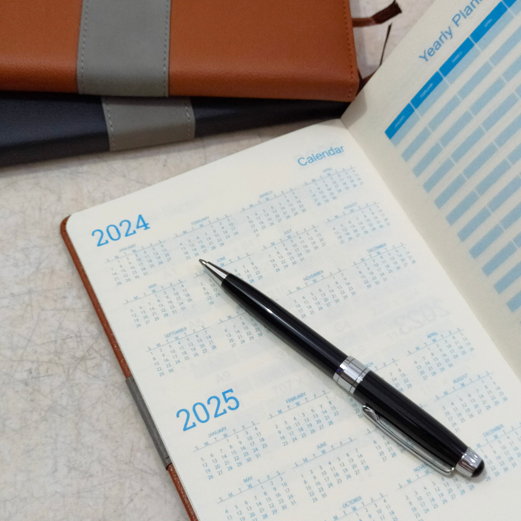 

Promo NoteBook {HS-AK06GD} Free Nama +Box Agenda Kerja Kulit A5 tanpa Binder Notebook Gift Souvenir