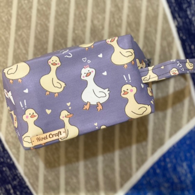 

NOEI PENCIL CASE CUTEST DUCK | TEMPAT PENSIL NOEI CRAFT | TEMPAT MAKEUP | POUCH SERBAGUNA MOTIF BEBEK