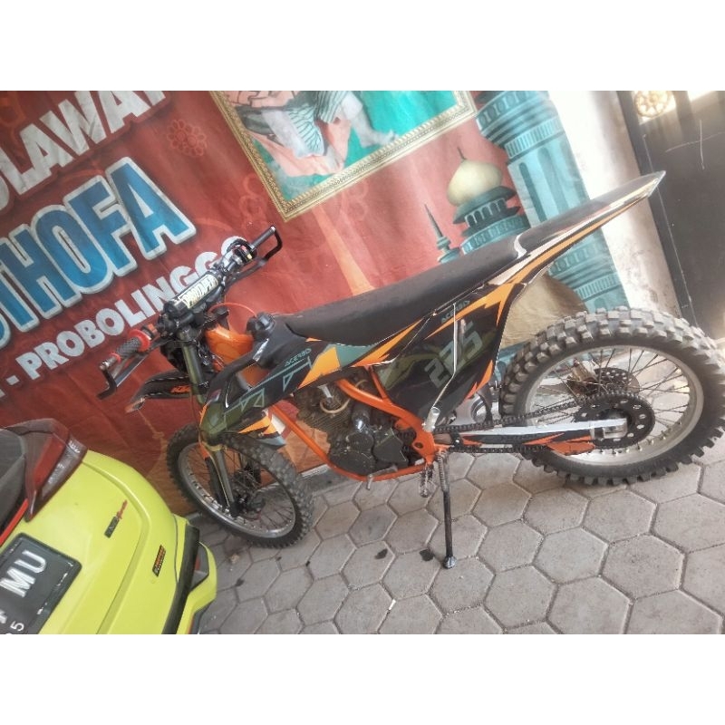 sepeda motor trail mesin Scorpio 225 CC