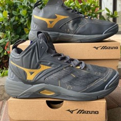 Sepatu Voli Volley Mizuno Wave Momentum 2 Mid Super Premium Black Gold
