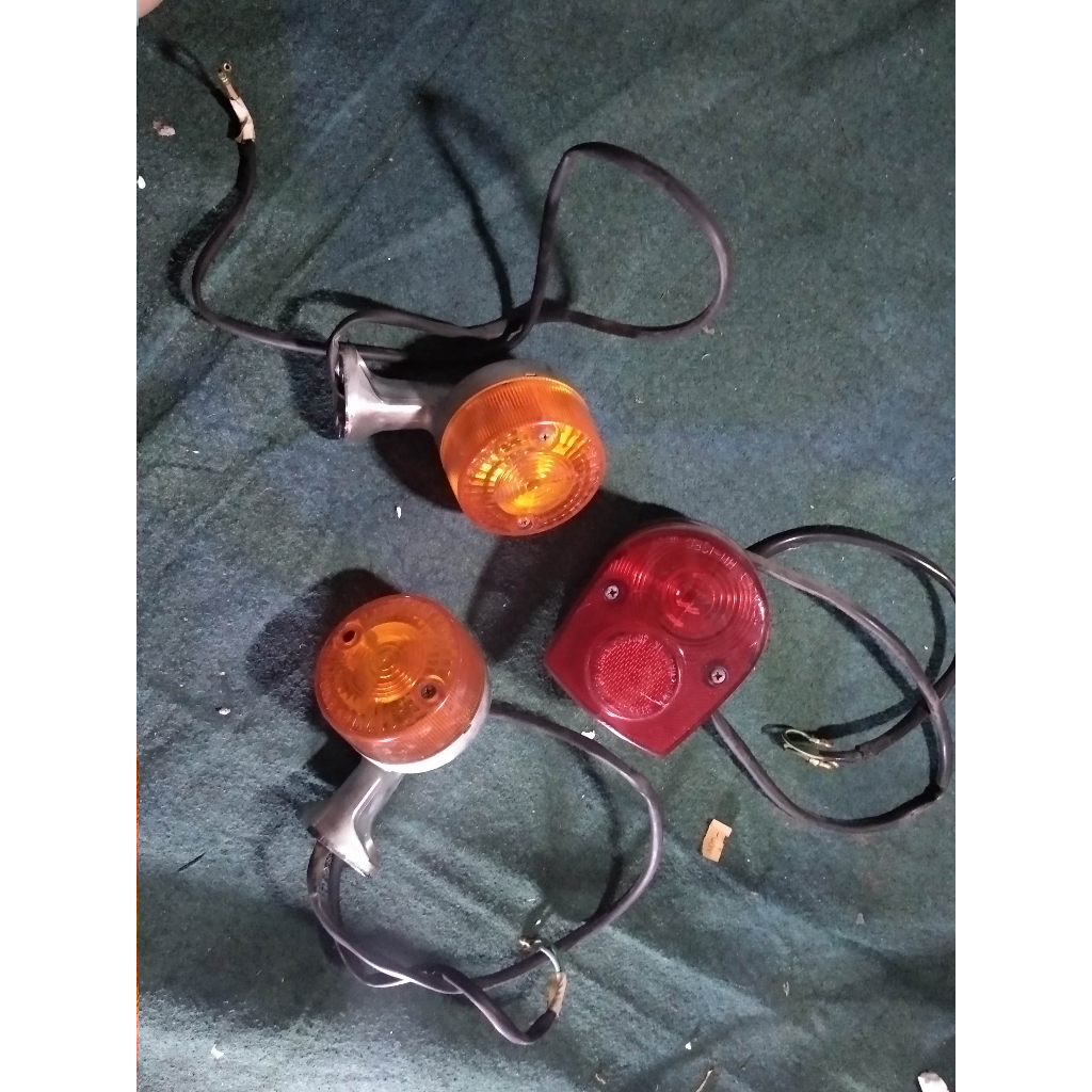 lampu sein dan lampu stop honda supercub japan pnp honda c50 c70 c90 ori original 2nd