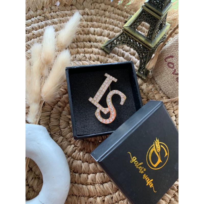 Bros Dada Logo Branded LS La Sabelle Permata Cantik Aksesoris Hijab Wanita Elegan