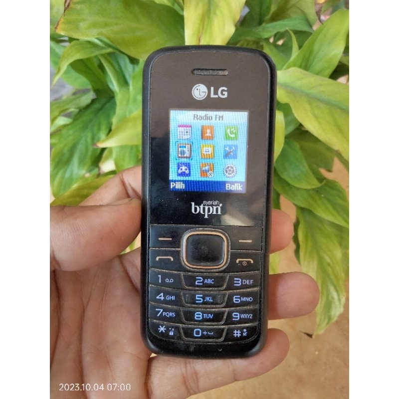 LG BTPN Handphone - Dual SIM, FM Radio, Lampu Senter