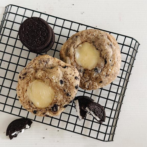 

Cookie & Cream Cookies