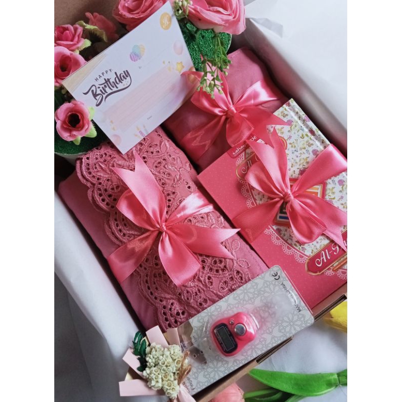 

FREE ONGKIR HAMPERS CEWEK MUKENA KHADIJAH PREMIUM//KADO MUKENA//GIFT MURAH