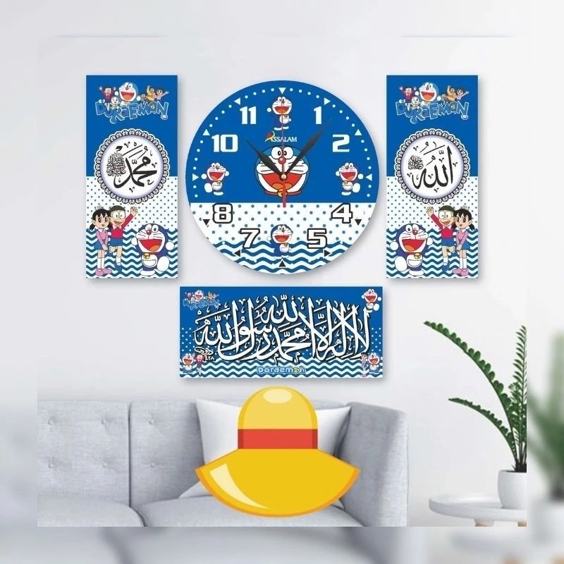 Jam dinding kaligrafi 4 in 1 doraemon helokity keropi