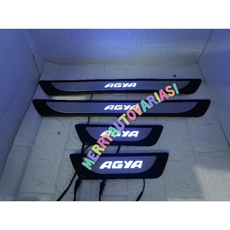 Sillplate samping mobil Agya lampu LED biru