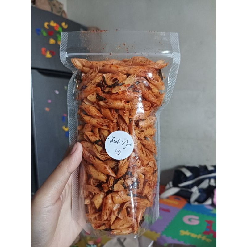 

Luring (lumpia kering) pedas daun jeruk 500gram