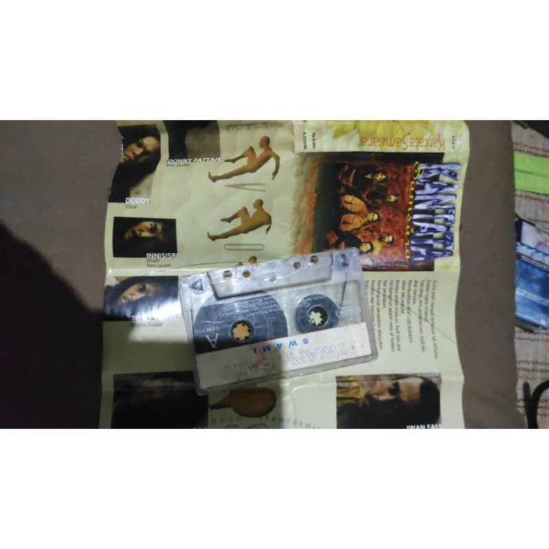 kaset pita sampul nya KANTATA SAMSARA isinya IWAN FALS SWAMI